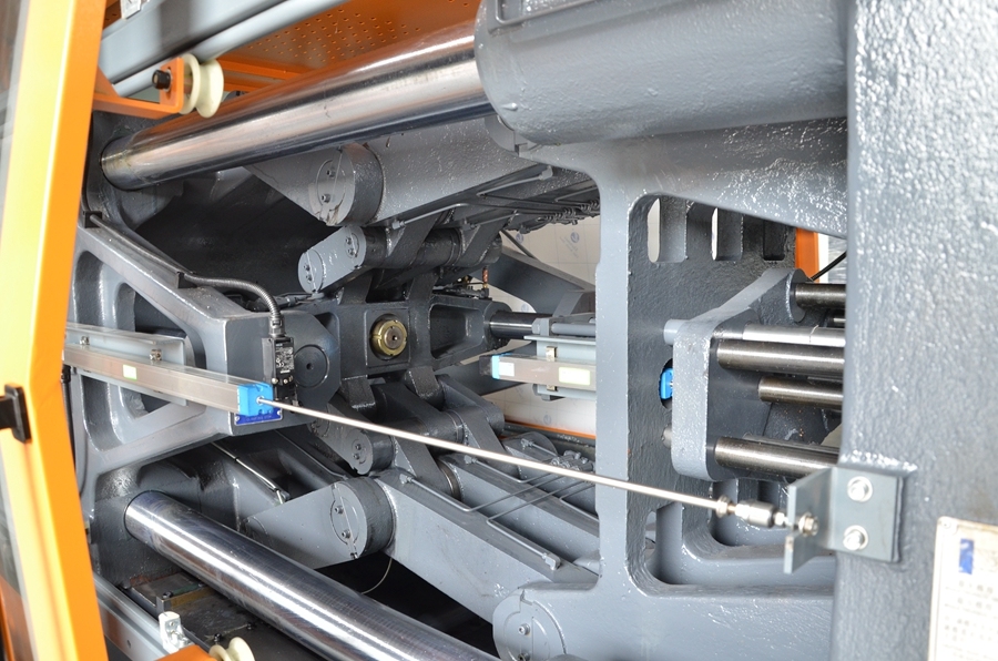 170ton Corrosion-Resisting PVC Pipe Fitting Disposable Syringe Making Injection Molding Machine