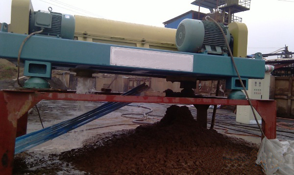 Lw550*1900 Horizontal Type Spiral Discharge Olive Oil Separator Decanter