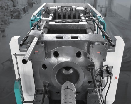 Long Pipe Making Injection Molding Machine
