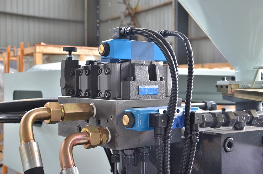 170ton Corrosion-Resisting PVC Pipe Fitting Disposable Syringe Making Injection Molding Machine