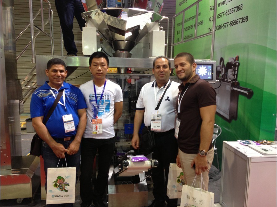 2018 Vffs Potato Chips Banana Chips Packing Production Line Dxd-720c