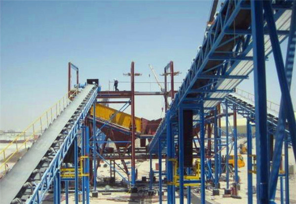 Long Distance Belt Conveyor for Handling Material